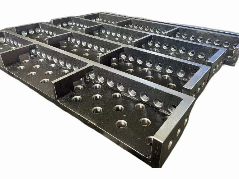 Што навистина го прави најдобриот челик или леано железо за маси за заварување